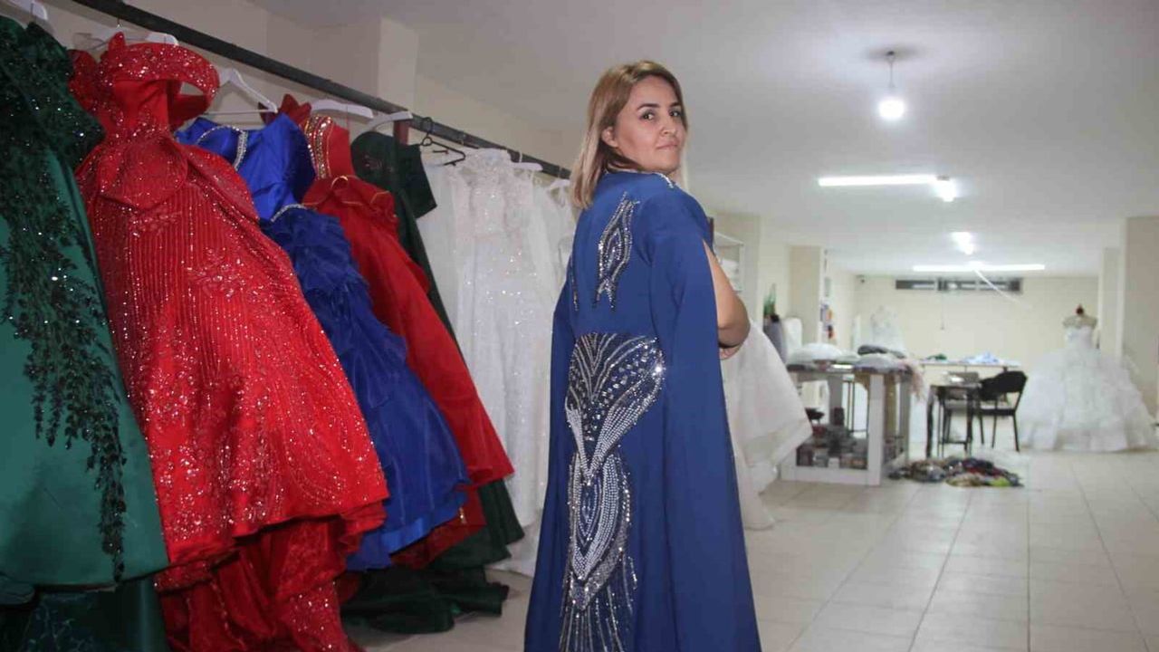 Anneden öğrenilen terzilikle Cizre'de atıklardan çevreci gelinlik tasarlanıyor