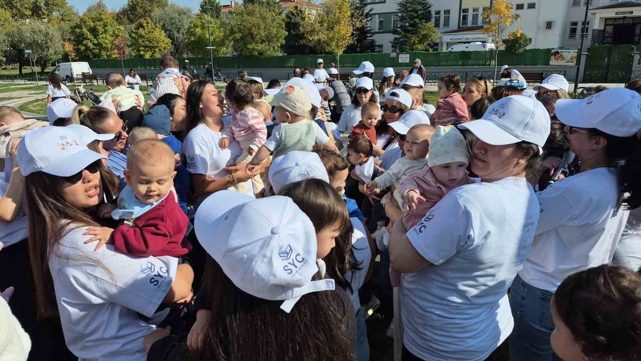 Annelik yalnız yaşanmaz hareketi Eskişehir'de 75 anne ve bebeği buluşturdu