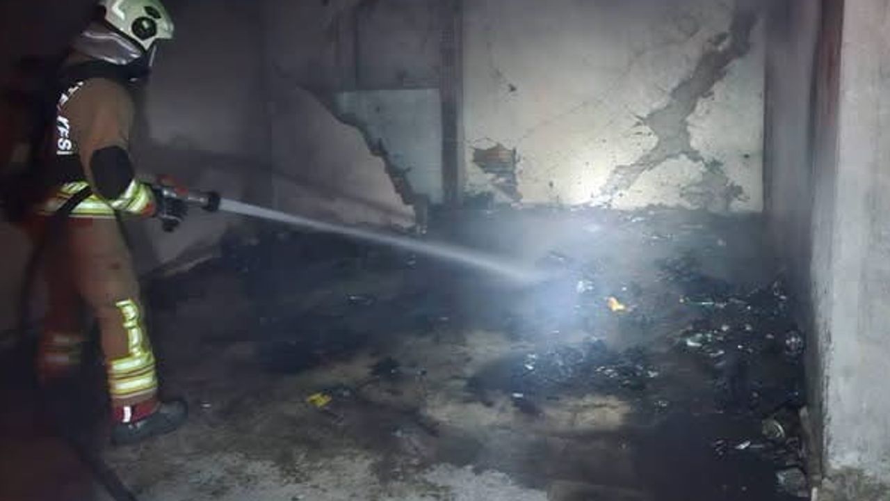 Antakya Güzelburç'ta metruk iş yerinde yangın söndürüldü