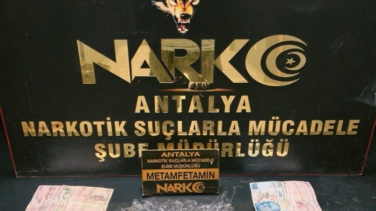 Antalya'da 30 operasyonda 30 binin üzerinde ecstasy ve çok sayıda sentetik madde ele geçirildi