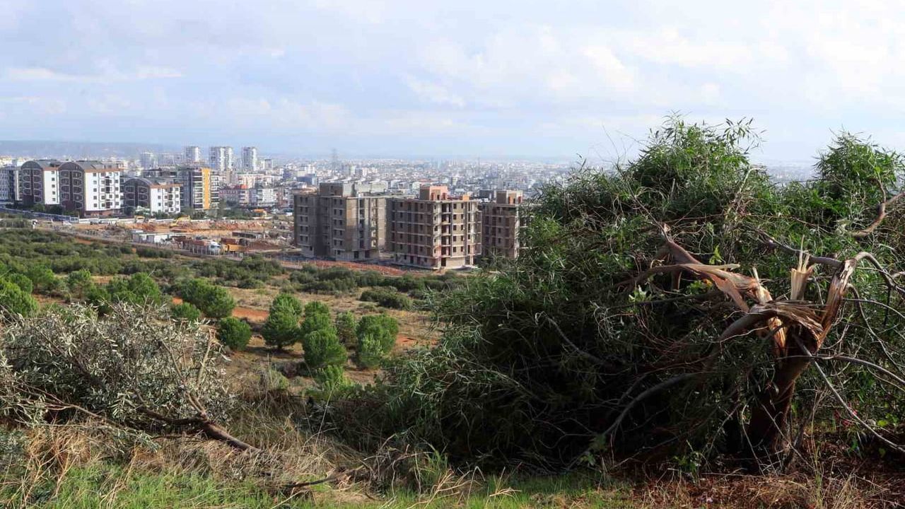 Antalya'da hortum şantiyeyi vurdu, 4 işçi yaşamını yitirdi
