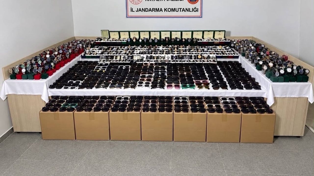 Antalya'da lüks marka kaçakçılığı: depoda milyonluk gözlük ve saat baskını