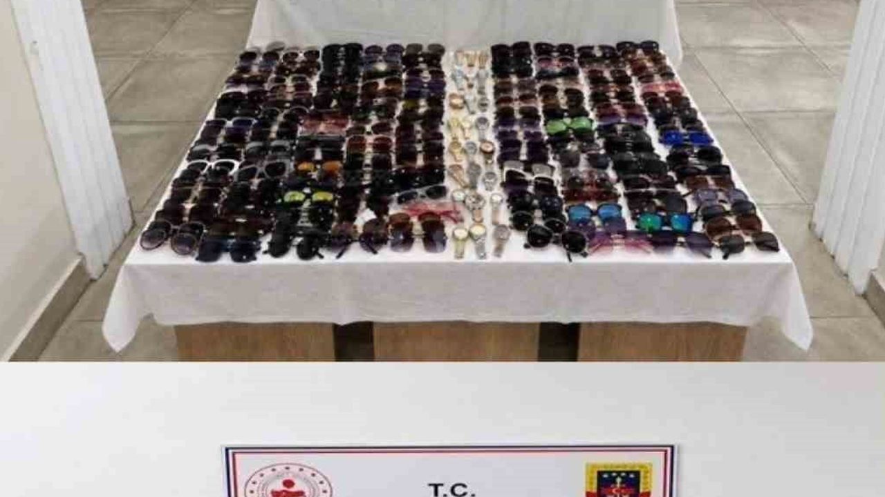 Antalya'da lüks markalara ait olduğu değerlendirilen binlerce kaçak saat ve güneş gözlüğü ele geçirildi