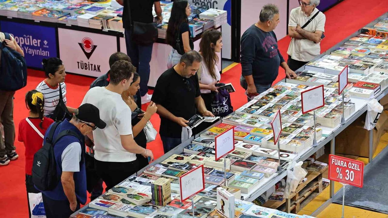 Antalya'da okuma rüzgarı: 16. kitap fuarı geleceğe yazıyor