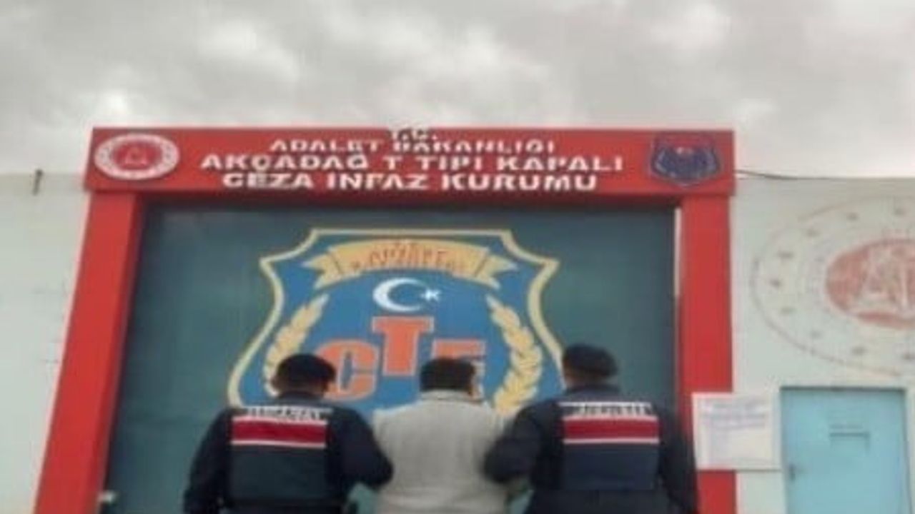 Aranan zanlı Hekimhan’da evinde uyuşturucu ve silahla yakalandı