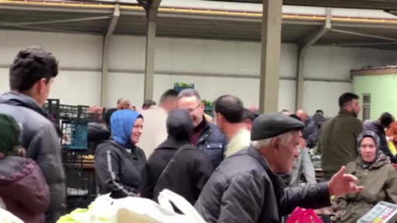 Ardahan'da valinin pazar turu: esnafla birebir sohbet ve alışveriş