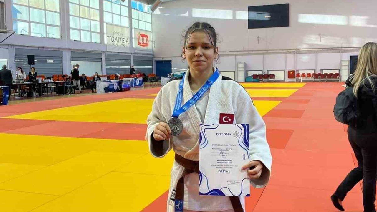 Arife Aydınoğlu'ndan judo'da balkan ikinciliği