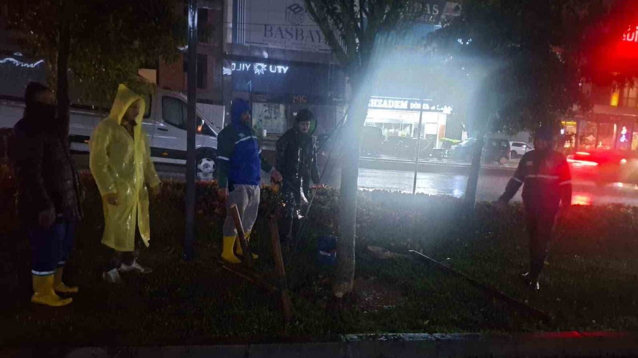 Arnavutköy'de öncelik can ve erişim: 300 kişilik ekip 7/24 görevde