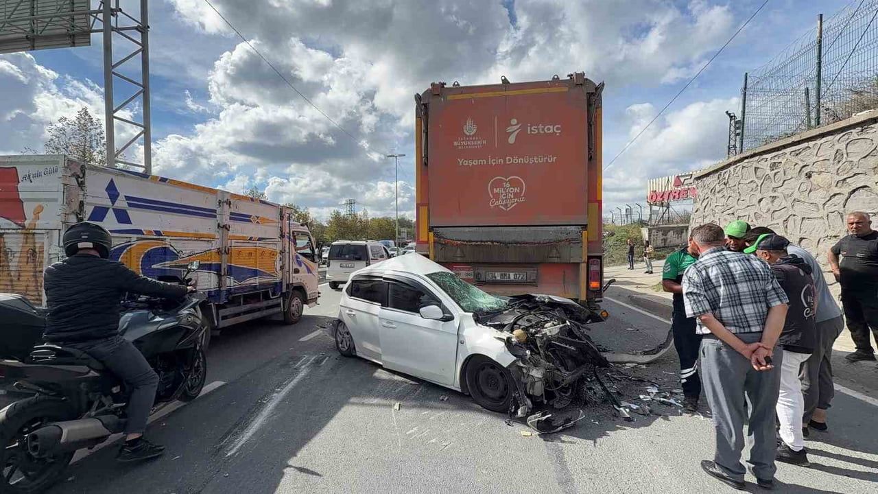 arnavutköy’de zincirleme kaza: otomobil hurda haline geldi, sürücü hafif yaralı