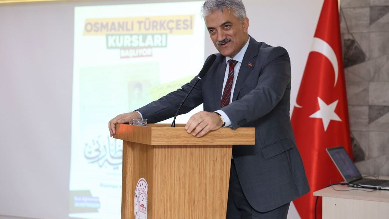Arşivleri çözmeye yönelik Osmanlı Türkçesi eğitimi Düzce'de tanıtıldı