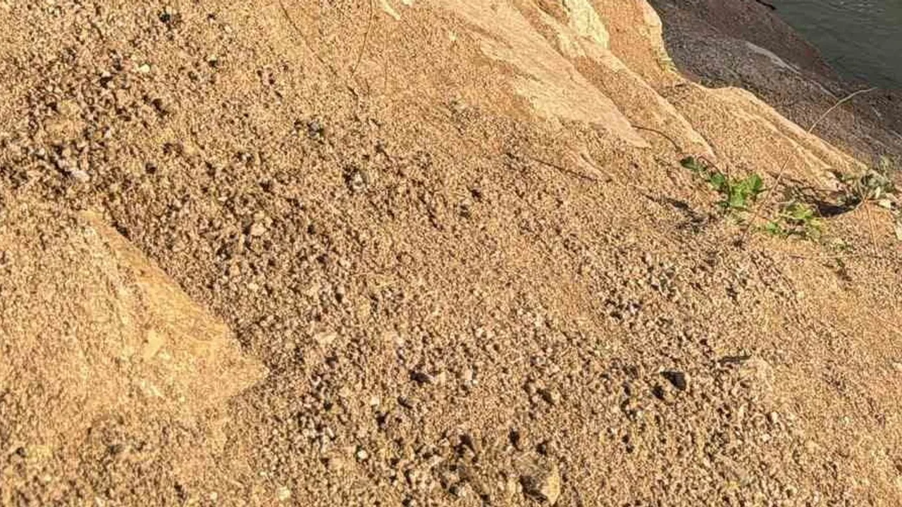 Artvin'de araç Şavşat Deresi'ne düştü: 1 kişi hafif yaralandı