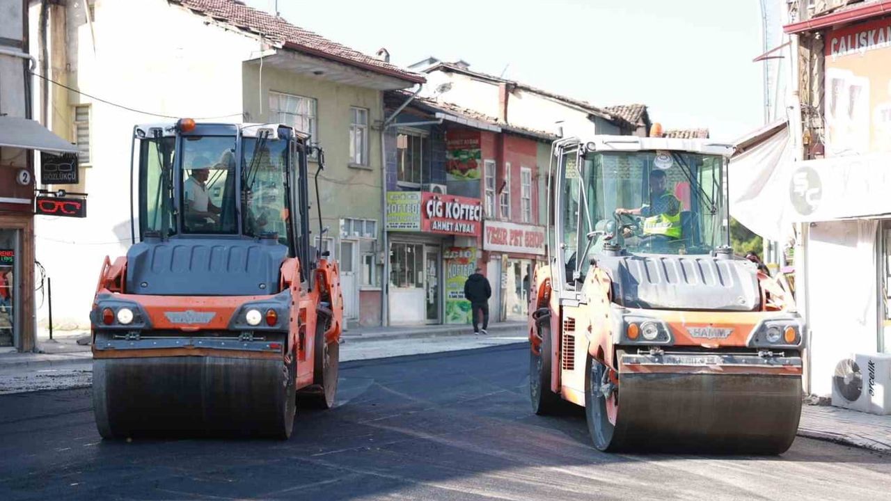 Asfaltla yeni nefes: Vezirköprü'de Köprülüler Caddesi yenileniyor
