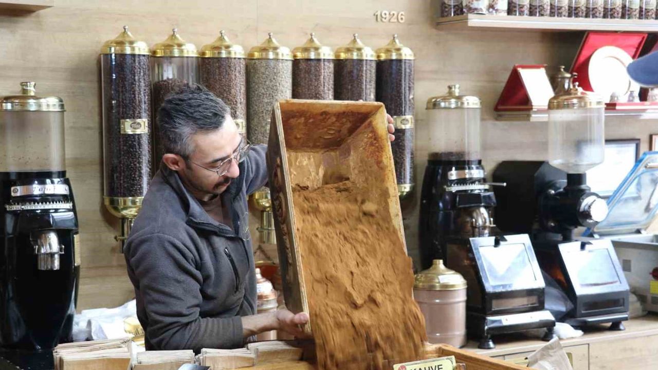 Asırlık makinelerde saklanan Türk kahvesinin eşsiz tadı