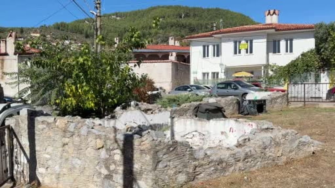Aslı kayboldu, kopyası da yok: Muğla’nın Üç Erenler Türbesi bakımsız
