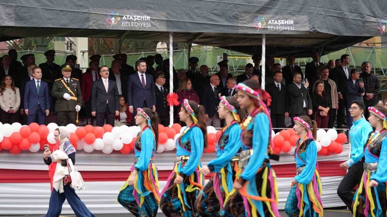 Ataşehir'de cumhuriyet coşkusu kortej ve protokolden birlik vurgusu