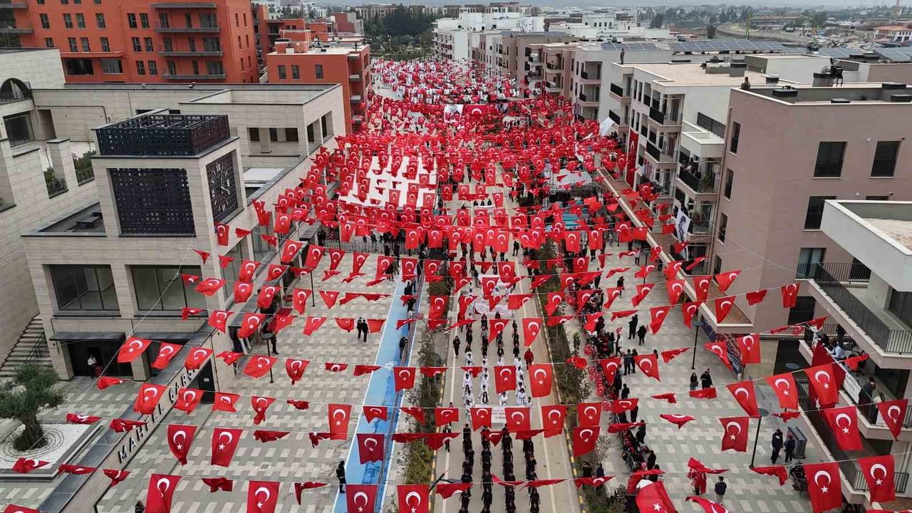 Atatürk caddesi yeniden hayat buldu: Cumhuriyet bayramı coşkusu Hatay'da