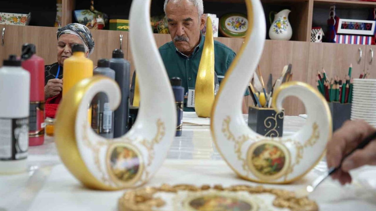 Atölyede umut buluyorlar: Gaziantep'te alzaymır hastalarına el sanatları desteği