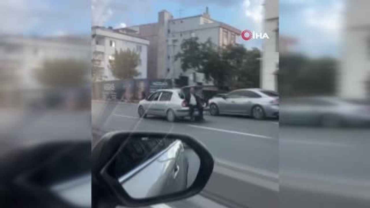 Avcılar'da E-5 kara yolunda bagajda tehlikeli yolculuk kamerada