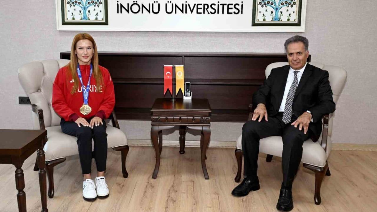 Avrupa şampiyonundan İnönü'ye ziyaret: Hatice Akbaş rektör Akpolat'la buluştu