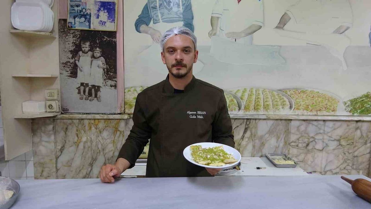 Ay yıldızlı katmerle Cumhuriyet Bayramı'na lezzetli gönderme