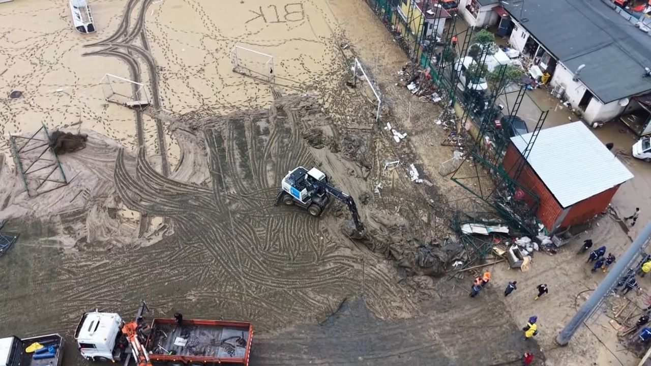 Ayazağa’da dere yatağındaki riskli yapılar kaldırılıyor