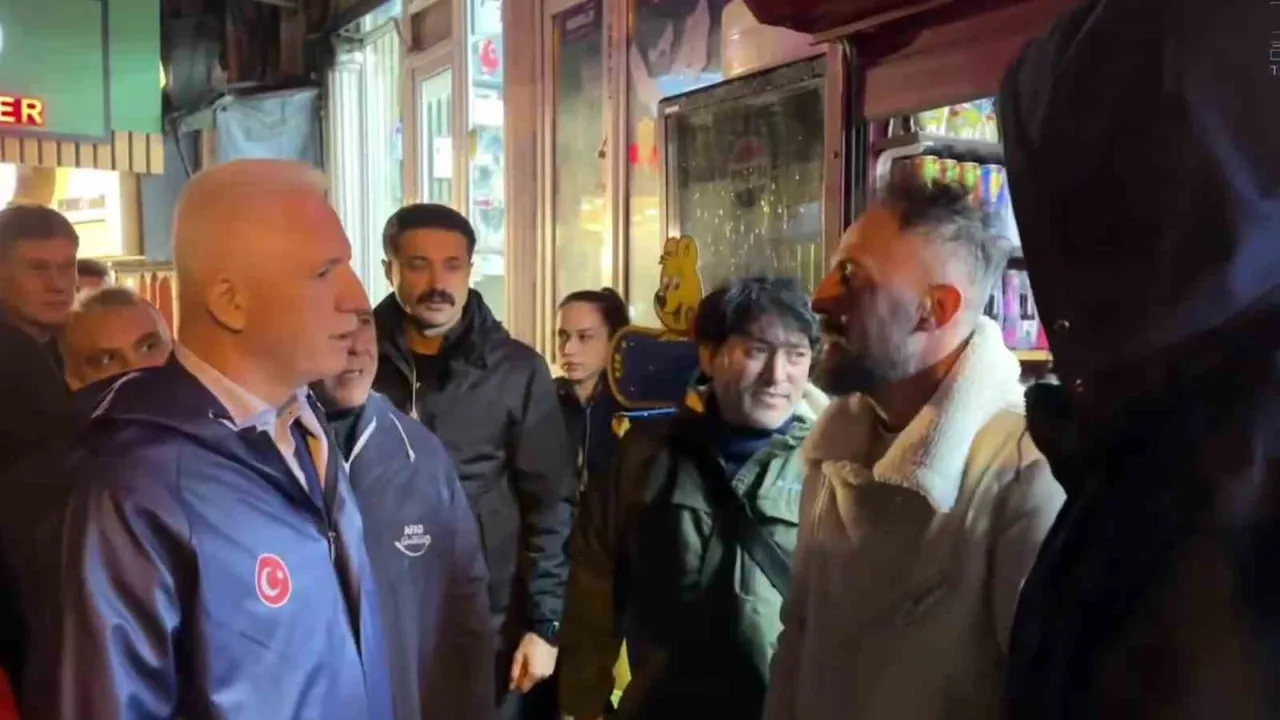 Ayazağa'da sel sonrası: valinin vatandaşla birlikte kalma sözü