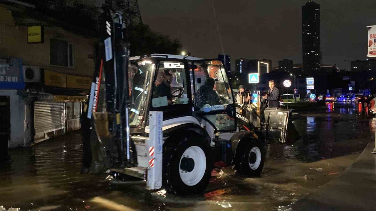 Ayazağa’da selde düşen kişi kaldırıldığı hastanede yaşamını yitirdi