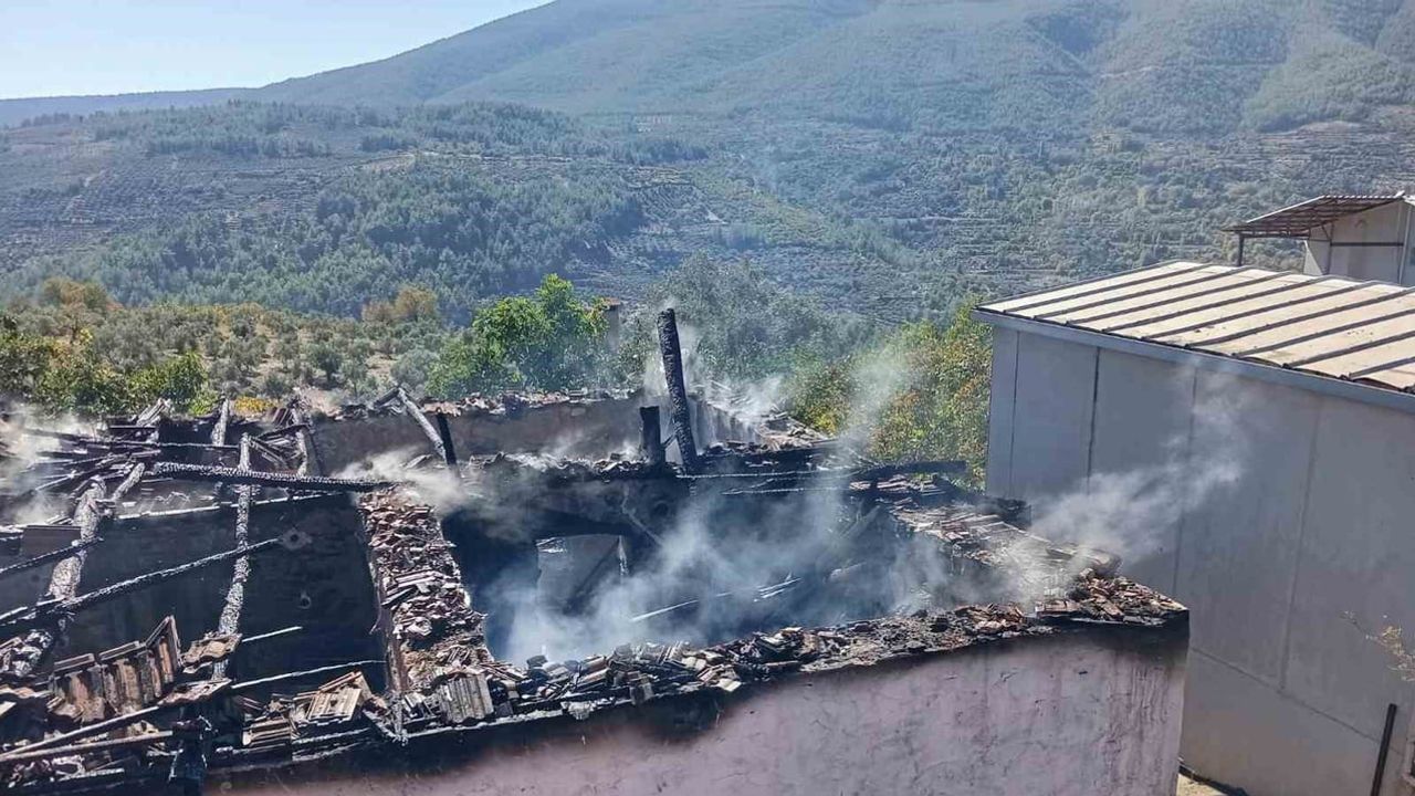 Aydın'da alevler bir evi kullanılamaz hale getirdi