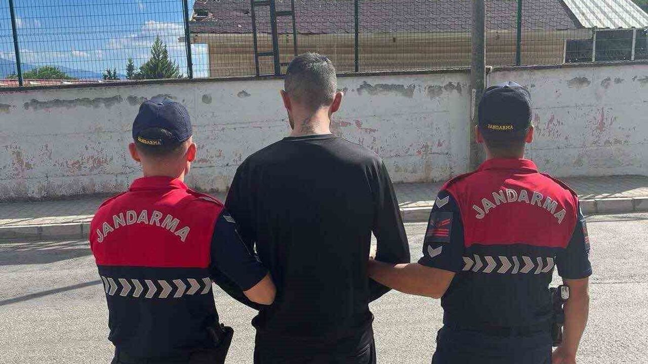 Aydın’da aranan iki kişi adli işlem sonrası cezaevine teslim edildi