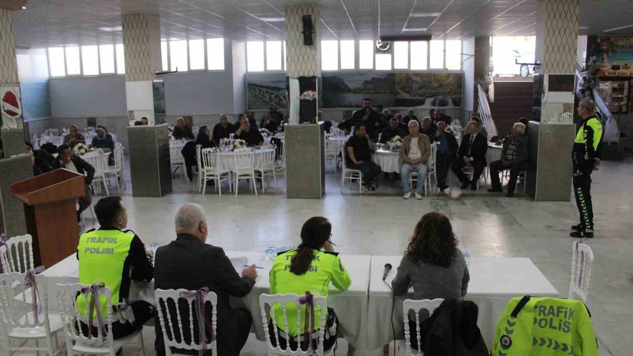Aydın'da servis şoförleri ve rehber personele trafik eğitimi