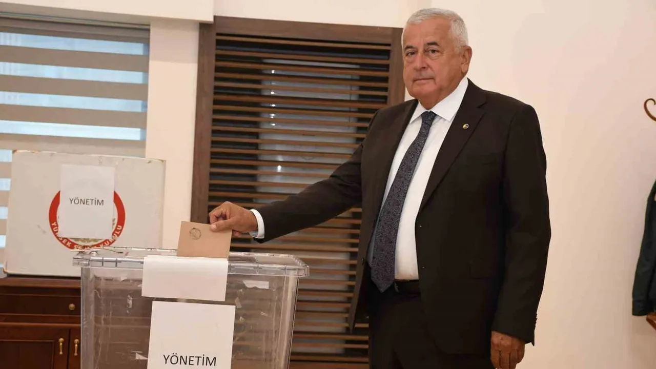 Aydın ticaret borsası'nda istikrar: Fevzi Çondur yeniden başkan