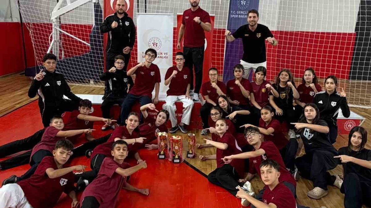 Aydınlı taekwondocular Kütahya'da takım halinde zirveye çıktı