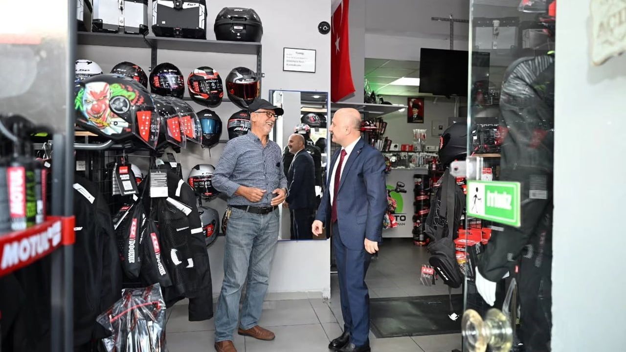 Aydınlılarla sokakta buluşan vali güven veriyor
