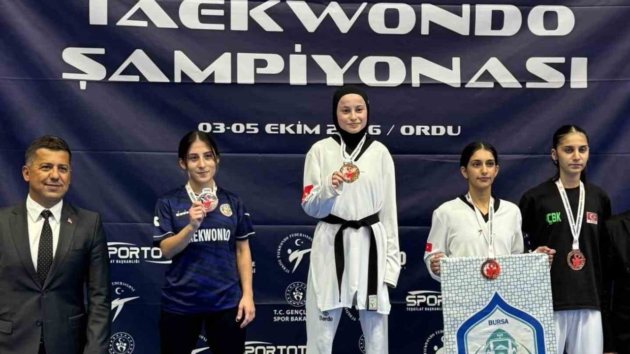 Ayşe Orhan gümüşle döndü: Mersin'in yeni taekwondo yüzü