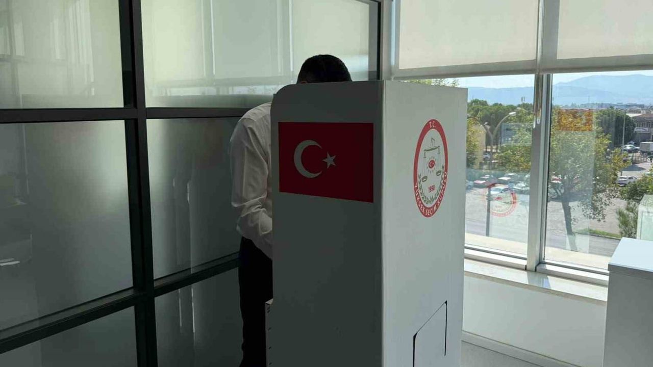 Ayto’da oy verme günü: 17 komite ve 51 kişilik meclis için sandık başı