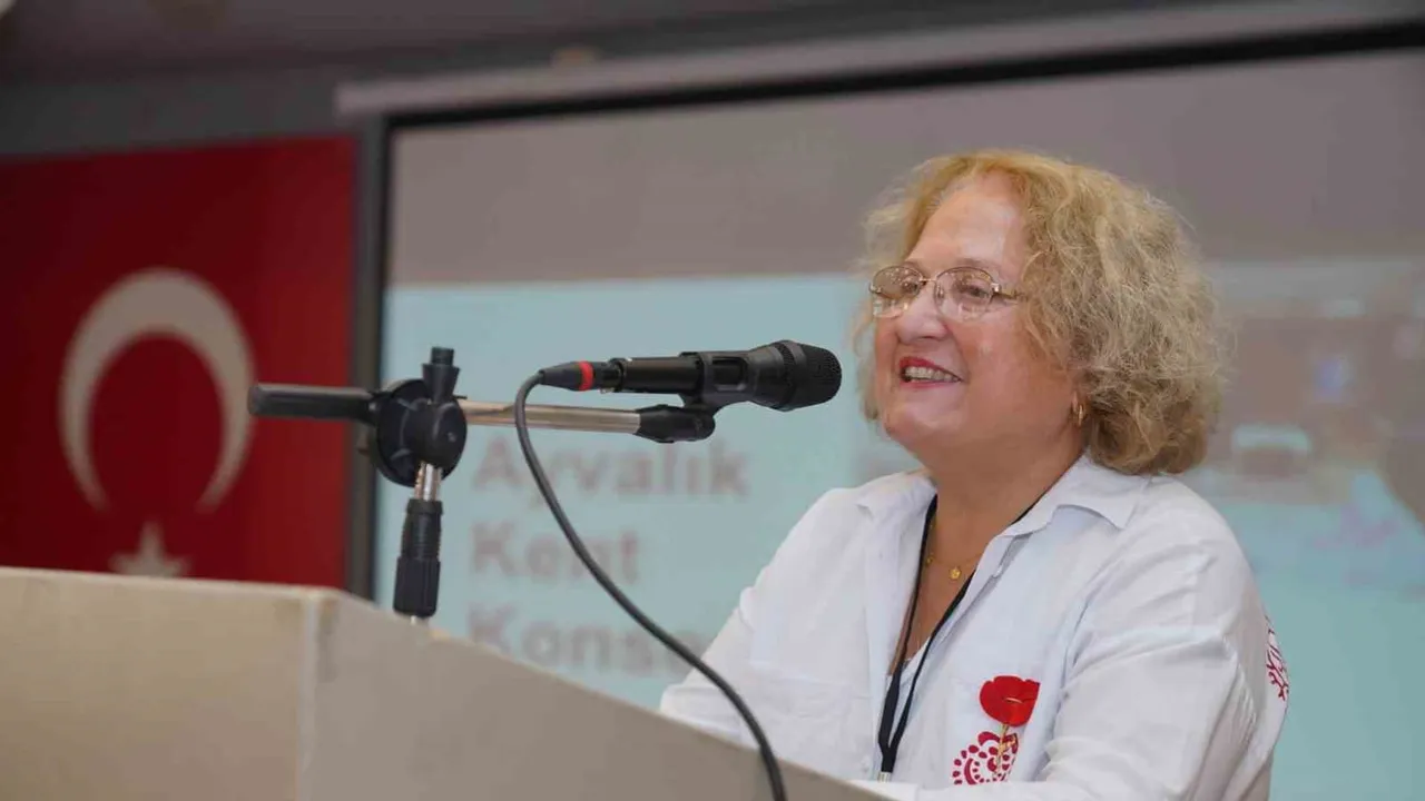Ayvalık kent konseyi'nde katılımcı ve kapsayıcı yönetim vurgusuyla Füsun Atay başkan seçildi