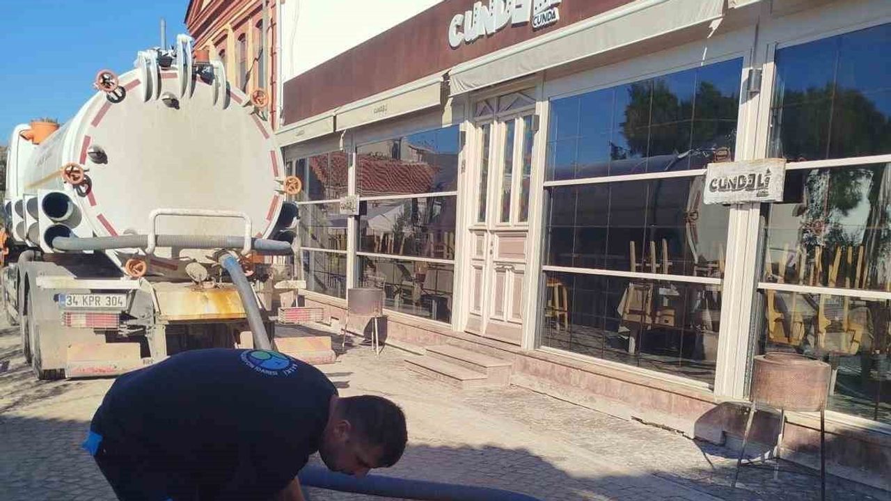 Ayvalık'ta altyapı seferberliği: BASKİ kanalizasyon temizliğini yürütüyor