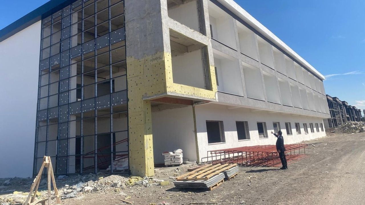 Aziziye'de koca çınarlar için modern bakım merkezi inşa ediliyor