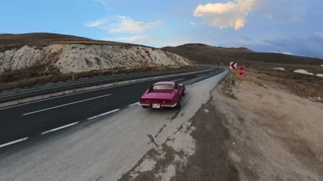 Babasının tutkusu 11 klasik otomobil koleksiyonuna dönüştü