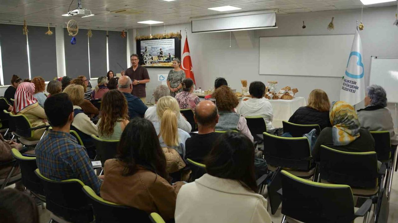BAÇEM’de ekşi mayalı ekmeğin sırları uygulamalı atölyede paylaşıldı