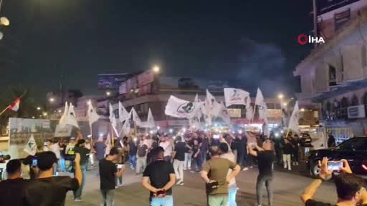Bağdat'ta çekilmenin ardından meydanlarda kutlama
