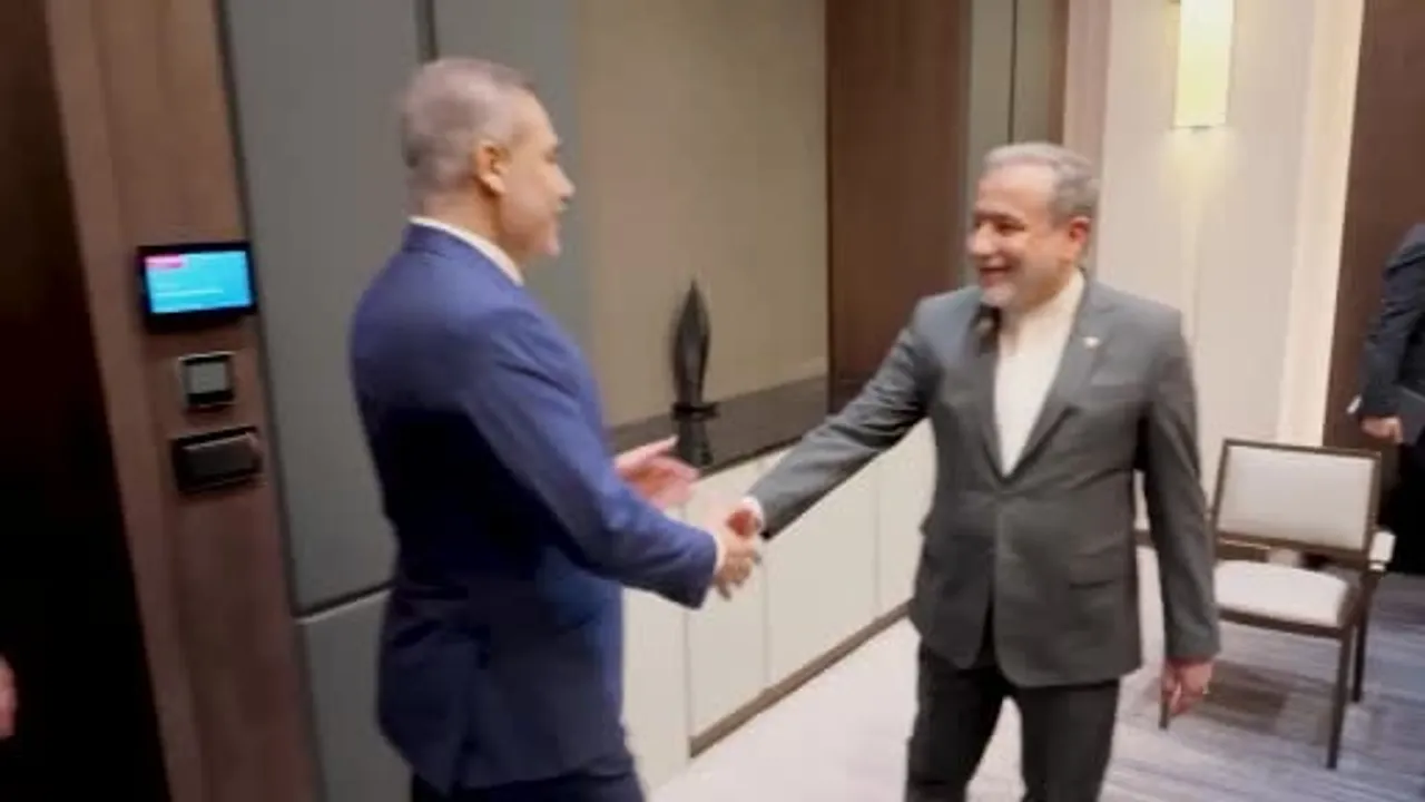 Bağdat zirvesinde Fidan ile Arakçi bir araya geldi