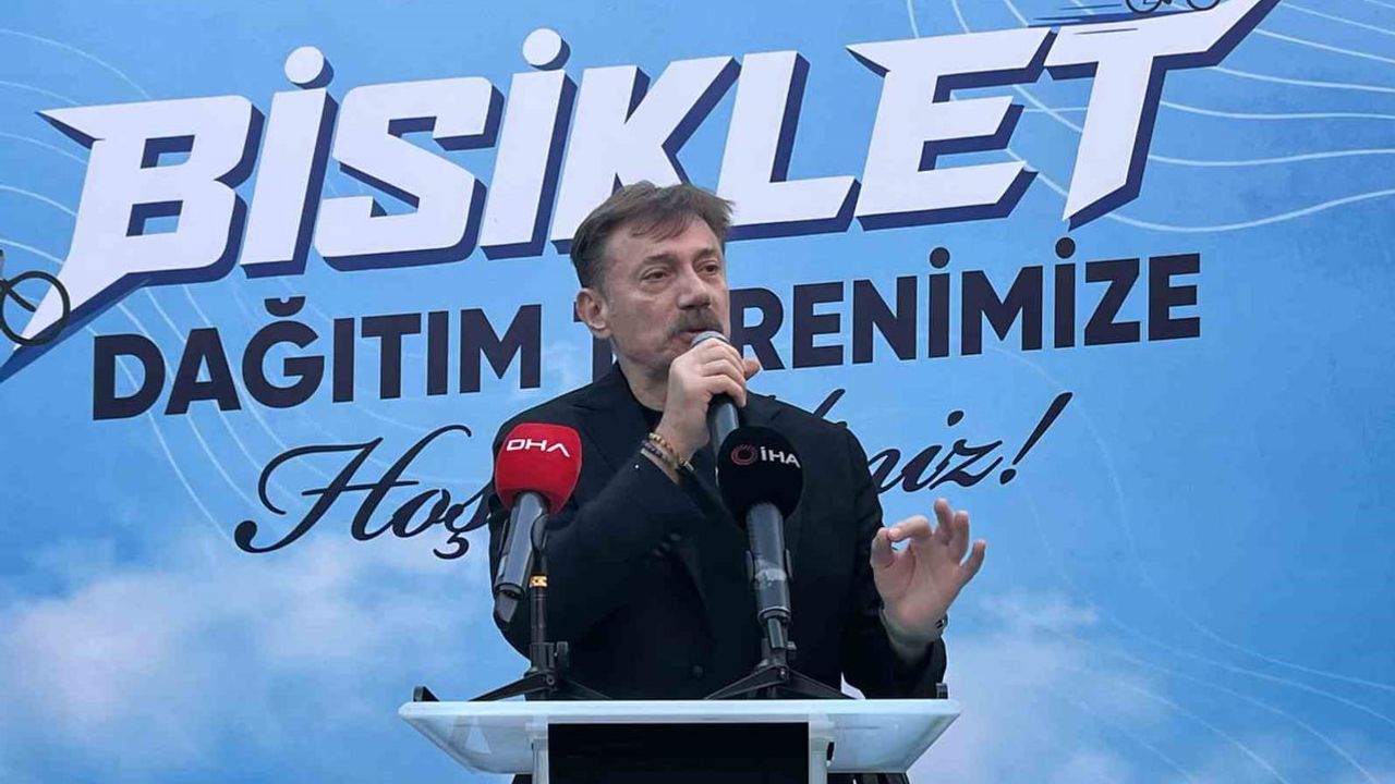 Bahçelievler'de 100 çocuğun yüzü bisikletle güldü