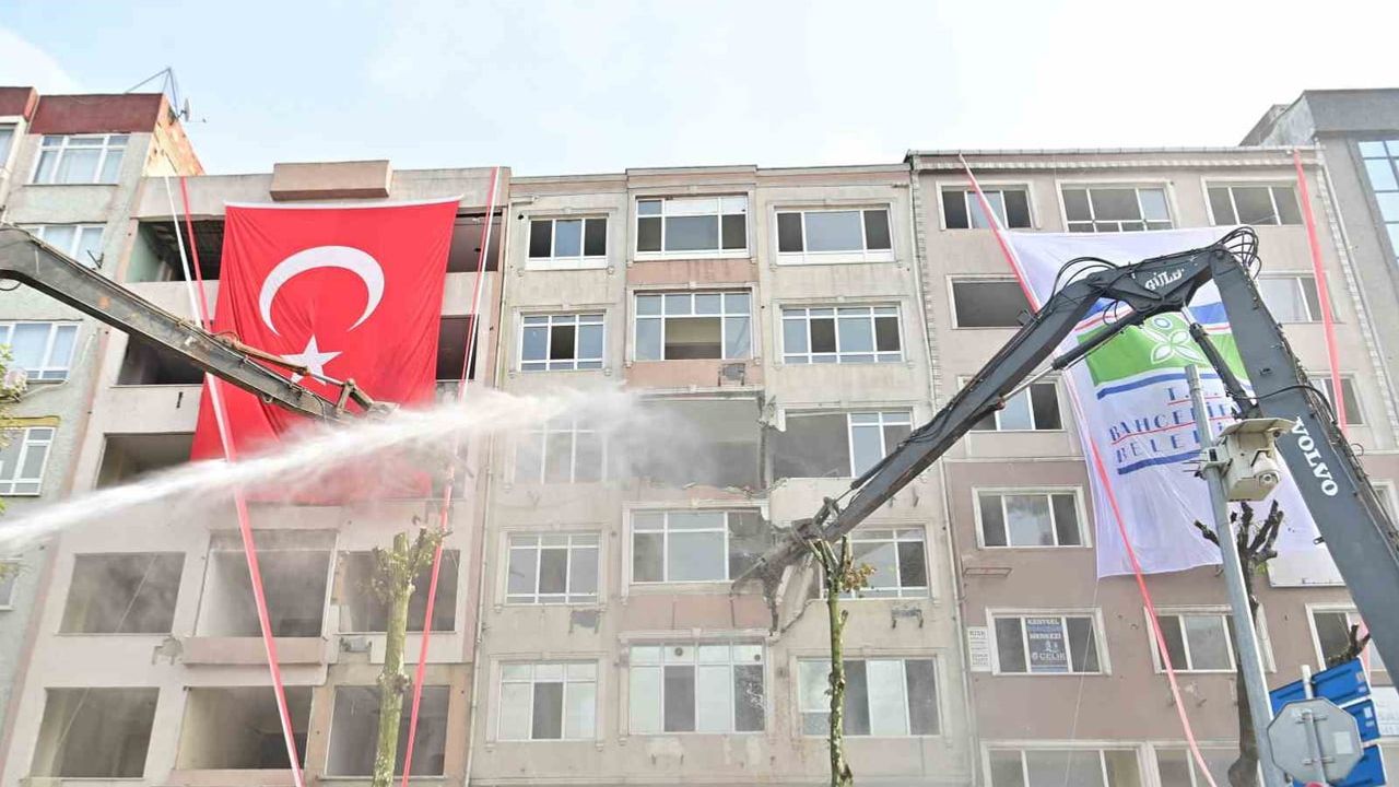 Bahçelievler’de dönüşüm hızlandı: 6 bininci binanın yıkımıyla stokun yarısı yenilendi