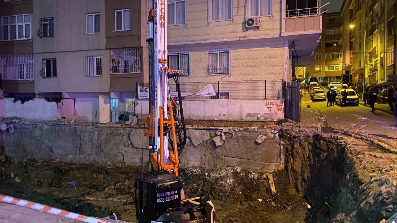 Bahçelievler'de istinat duvarı yıkıldı, iki binanın zemini çöktü, 20 daire tahliye edildi
