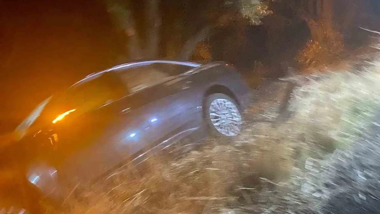 Bahçeye uçan otomobil: Gercüş'te beş kişi yaralandı