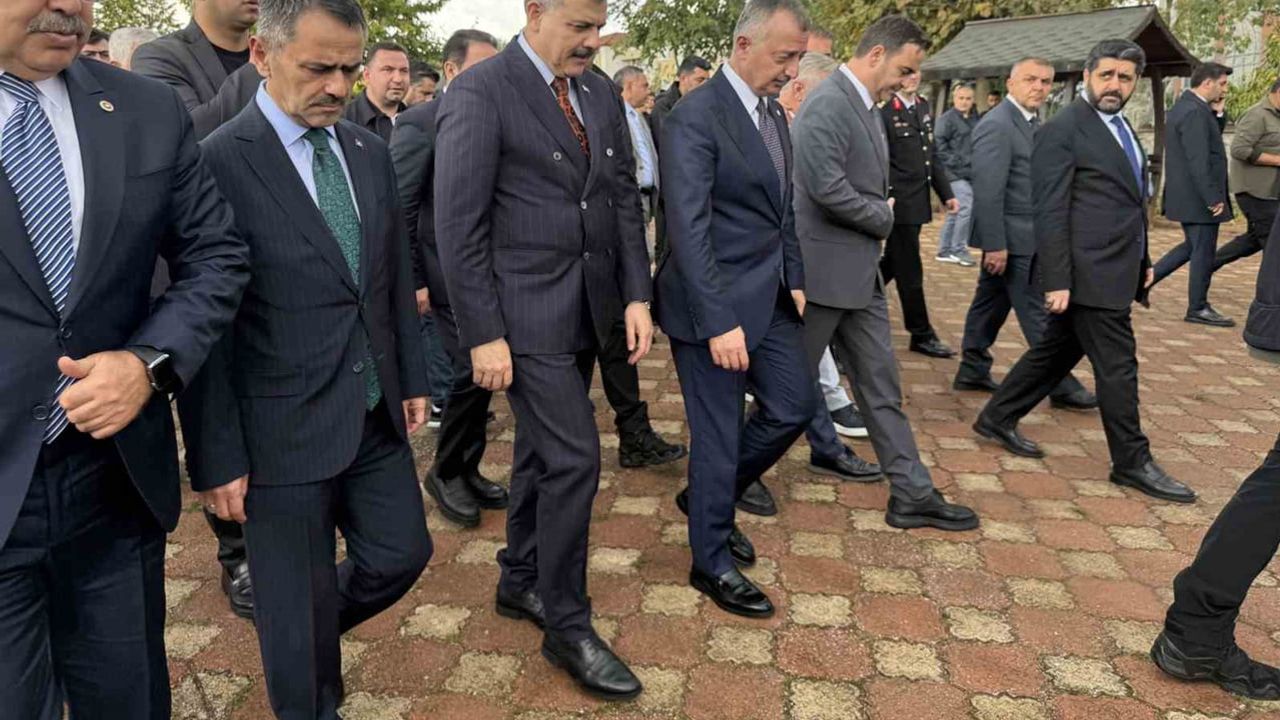 Bakan Çiftçi MPMS-1 denize indirme töreninin ardından Başiskele'de cemaatiyle buluştu