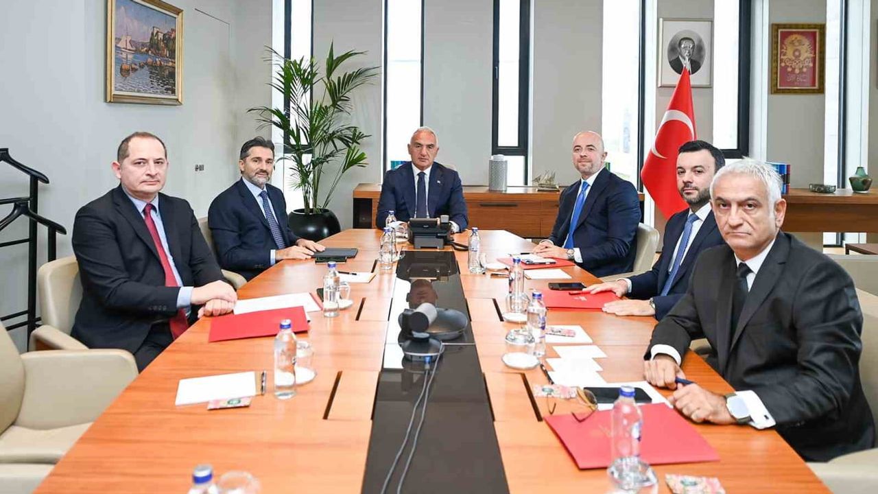 Bakan Ersoy ile THY iş birliğiyle turizmi yılın tamamına yayma planı
