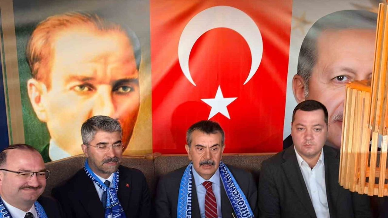 Bakan Tekin'den sosyal medyada çocukların korunması çağrısı