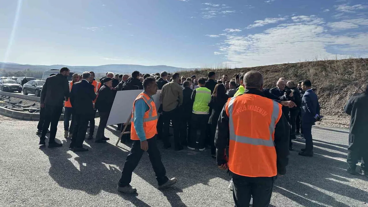 Bakan Uraloğlu Orta-Şabanözü yolunda inceleme yaptı